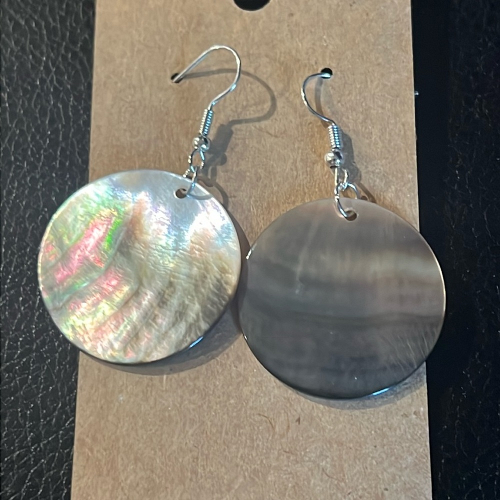 Natural seashell earrings-NWT